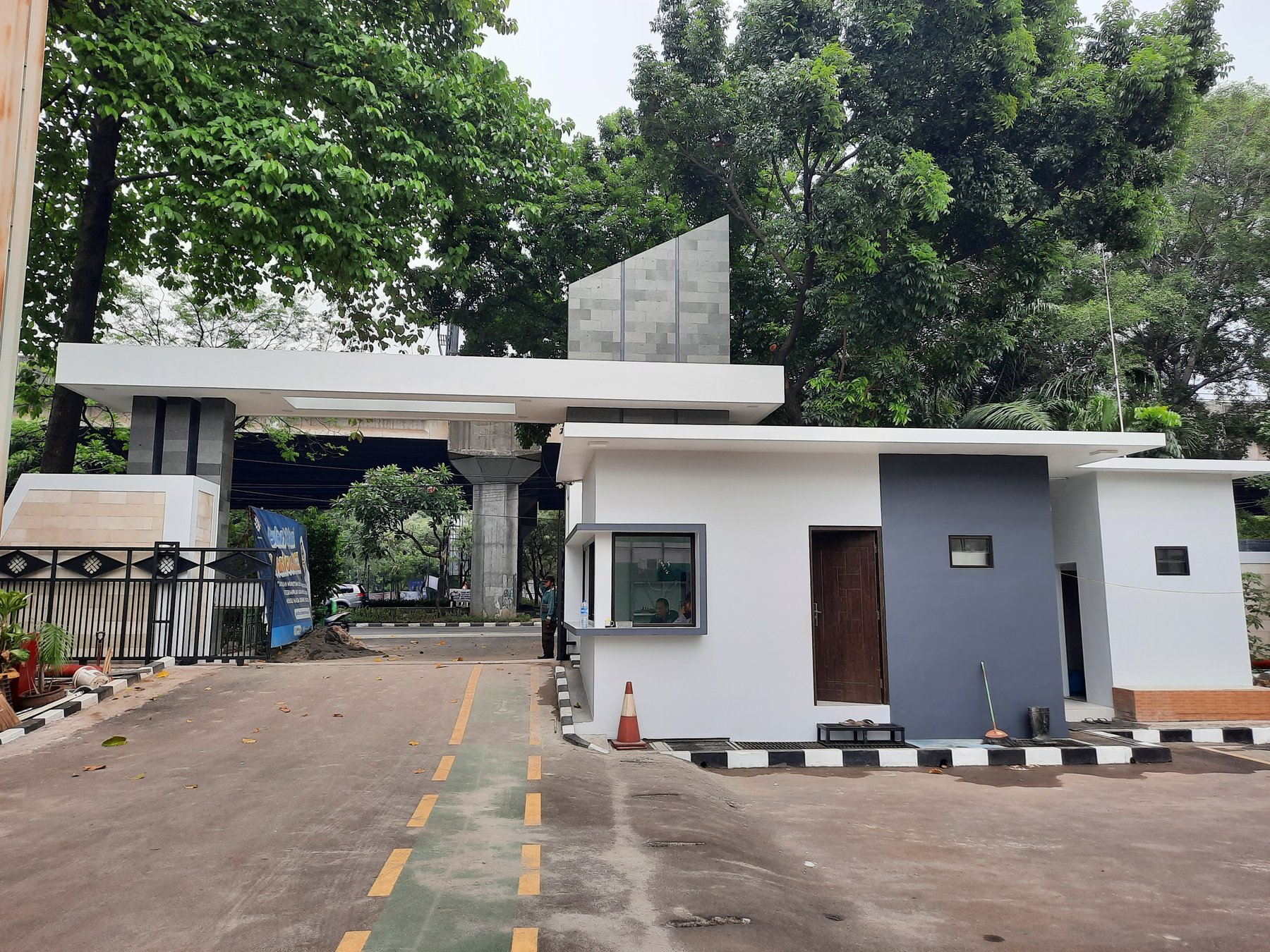 Delivered entrance structure