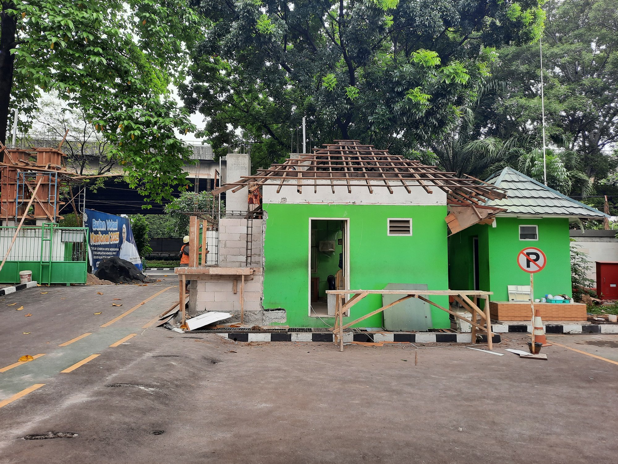 Entrance structure construction stage