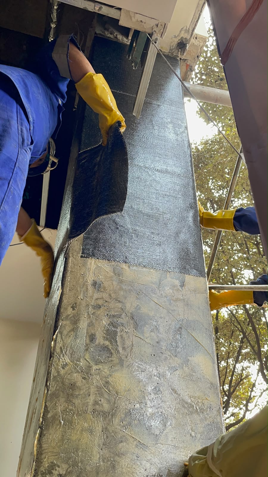 Concrete column strengthening using CFRP wrapping
